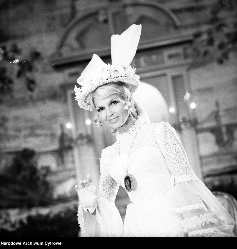 image.from.unit.number "Warszawa. Teatr Syrena - sztuka "Lord z walizki""