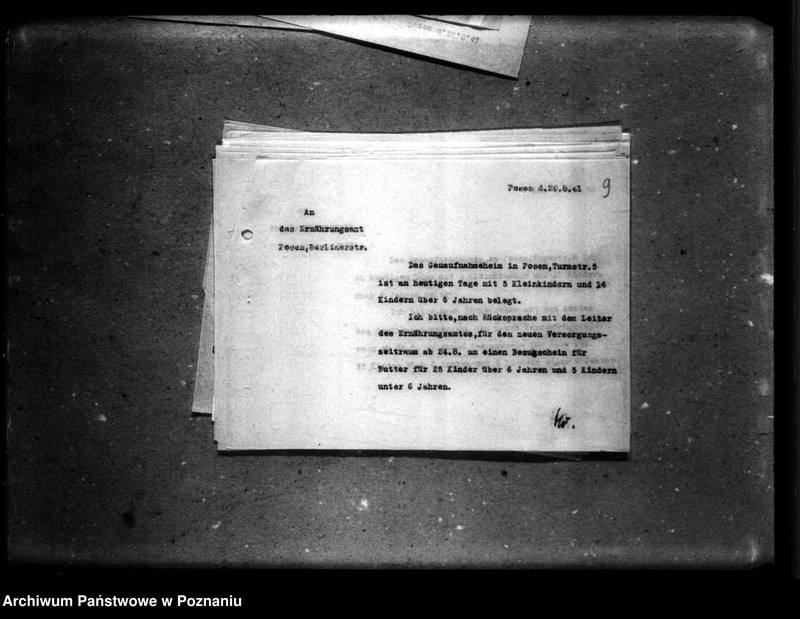 Obraz 13 z jednostki "Schriftwechsel mit dem Ernährungsamt [Korespondencja w sprawie przydziałów żywności, stany dzienne, listy personalne]."