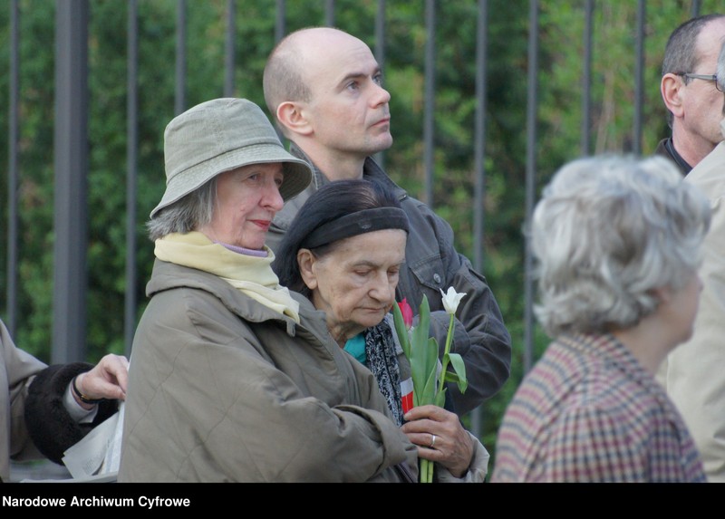image.from.unit.number "Szósty dzień żałoby narodowej w Warszawie po katastrofie lotniczej w Smoleńsku"