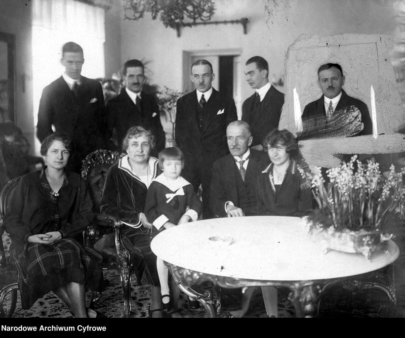 image.from.unit.number "Prezydent RP Ignacy Mościcki z rodziną"