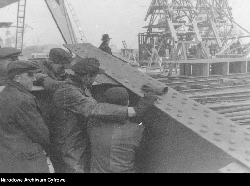 image.from.unit.number "Urządzenia portowe w Gdańsku"