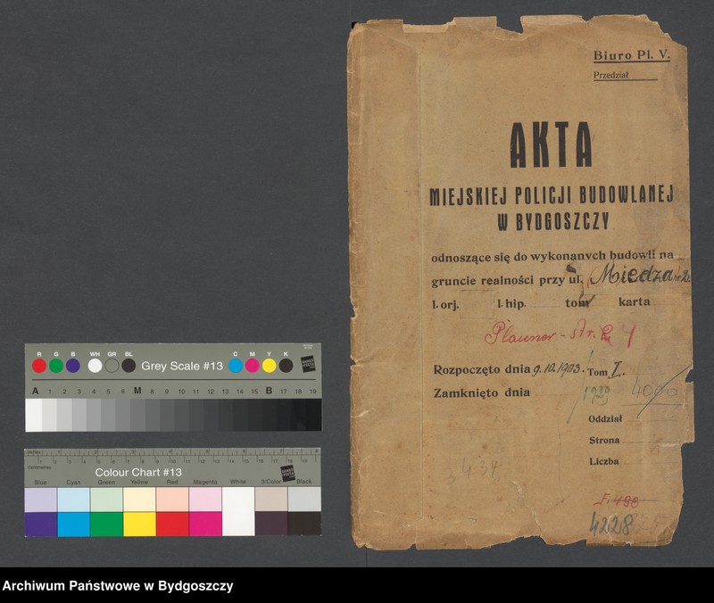 image.from.unit.number "Dom katolicki parkan - budowa; właś. Parafia św. Trójcy; ul. Grenzstr., Plauenerstr. [Wilczak] 2"