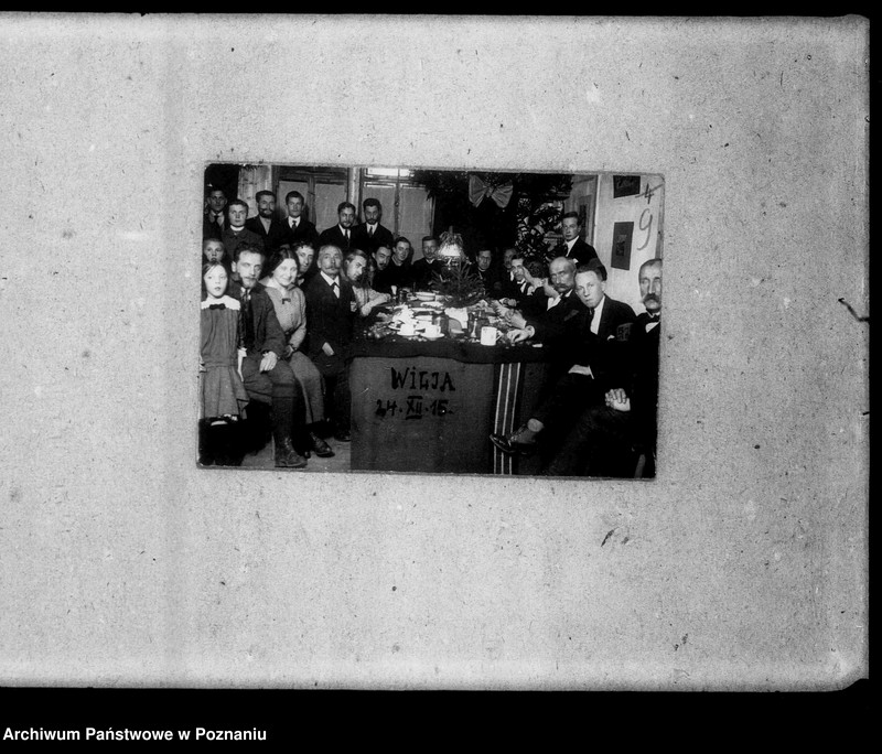 Obraz 11 z jednostki "Fotografie związane z wojną między innymi zdjęcie z frontu niemiecko- austriacko-rosyjskiego od Tobołowa do Galicji 1916 - 1918, sztab Legionów Polskich z 1914 roku w czasopiśmie "Welt am Bild", afisze satyryczne, karty, bony żywnościowe i tym podobne"