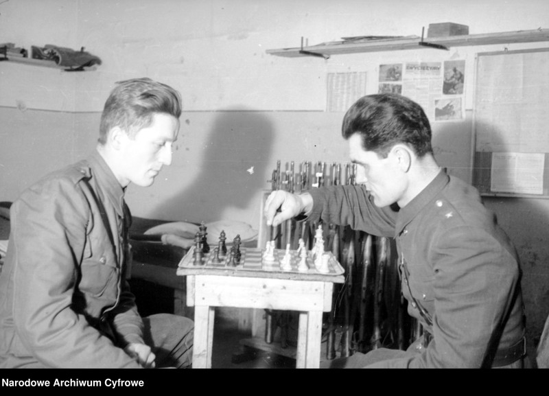 image.from.unit.number "Życie żołnierzy Ludowego Wojska Polskiego [LWP] w koszarach"
