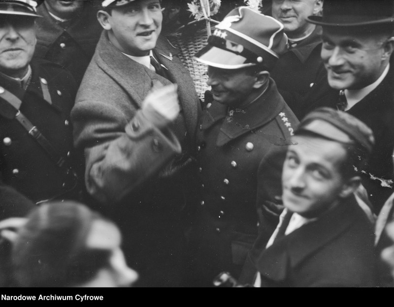 image.from.unit.number "Powitanie w Poznaniu zwycięzcy Międzynarodowych Zawodów Samolotów Turystycznych (Challenge 1934) kapitana pilota Jerzego Bajana"