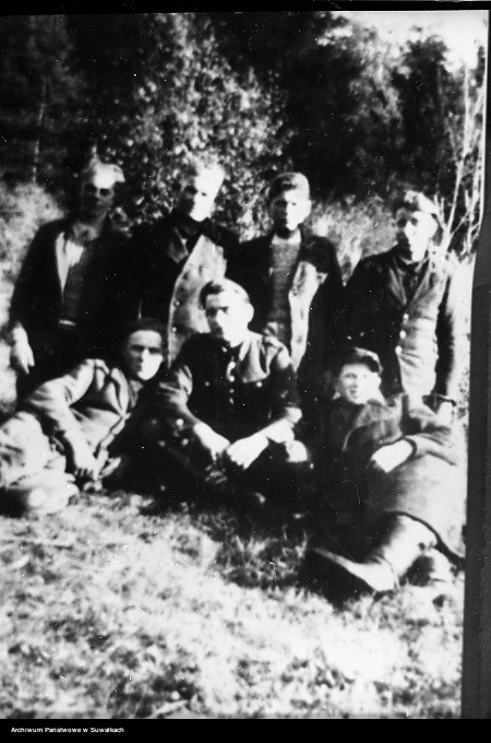 image.from.unit.number "[Żołnierze Armii Krajowej ?]. [reprodukcja]"