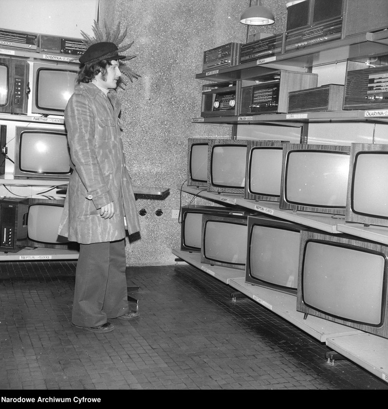 image.from.unit.number "Sklep RTV przy ul. Żelaznej w Warszawie"