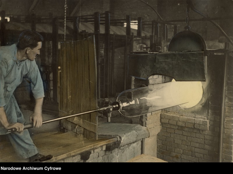 image.from.unit.number "Huta Szkła przy ul. Grodzkiej 39 w Krośnie"