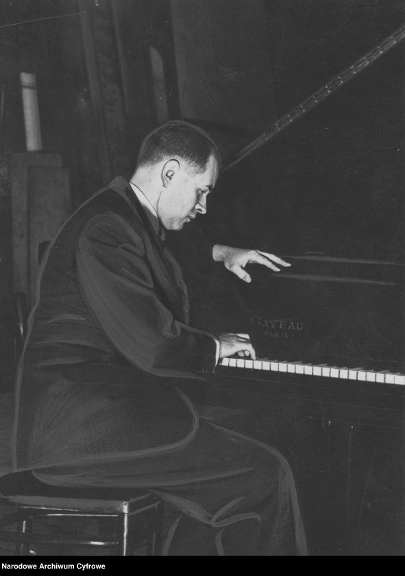 Obraz 4 z kolekcji "Pianiści/stki międzywojnia statycznie przy fortepianie111"