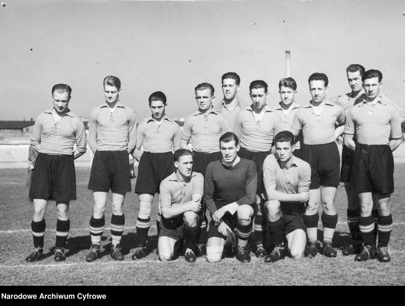 image.from.unit.number "Mecz piłkarski Polska-Austria na Stadionie Wojska Polskiego im. Marszałka Józefa Piłsudskiego w Warszawie"