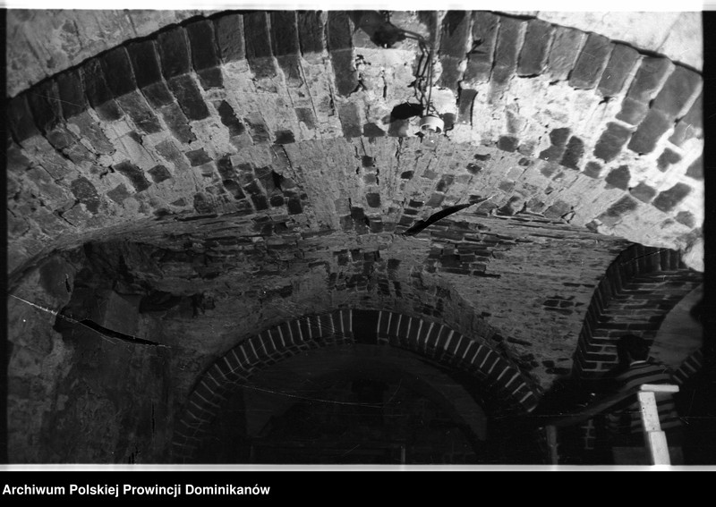 image.from.unit "Kraków, klasztor Ojców Dominikanów, krypta pod refektarzem"