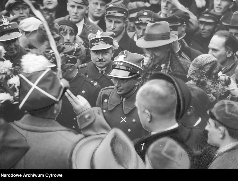 image.from.unit.number "Powitanie w Poznaniu zwycięzcy Międzynarodowych Zawodów Samolotów Turystycznych (Challenge 1934) kapitana pilota Jerzego Bajana"