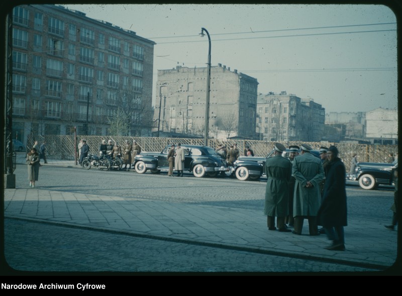 image.from.unit.number "Widoki Warszawy na trasie: Powiśle - Hoża - Nowy Świat - Stadion X-lecia - Praga Północ - trasa W-Z - Krakowskie Przedmieście - Nowy Świat - Aleje Jerozolimskie - Marszałkowska"