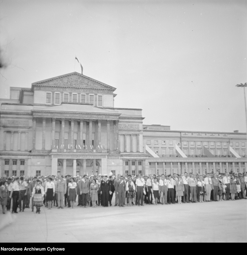 image.from.unit.number "Odsłonięcie Pomnika Bohaterów Warszawy (Nike) na pl. Teatralnym w Warszawie"