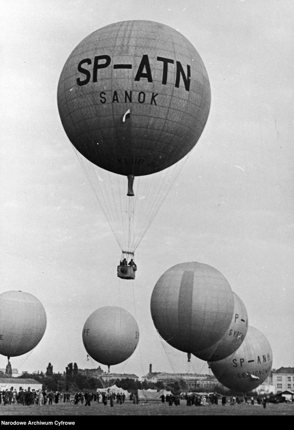 image.from.unit.number "Zawody balonowe juniorów zorganizowane przez sekcję balonową Aeroklubu Warszawskiego"