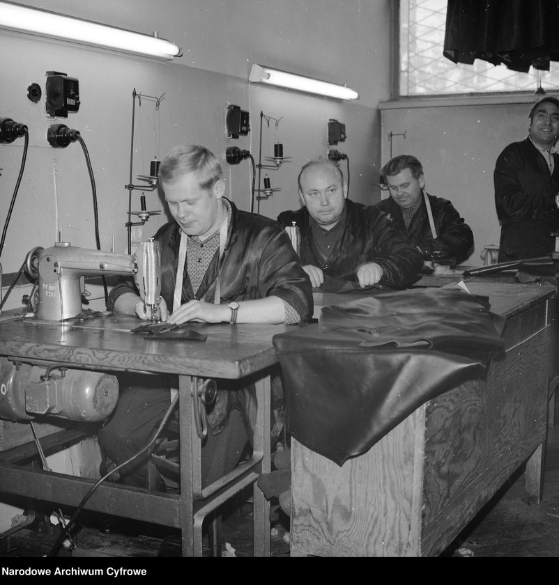 image.from.unit.number "Przedsiębiorstwo Krawiecko-Kuśnierskie Stołecznego Przemysłu Terenowego "Ambasador""