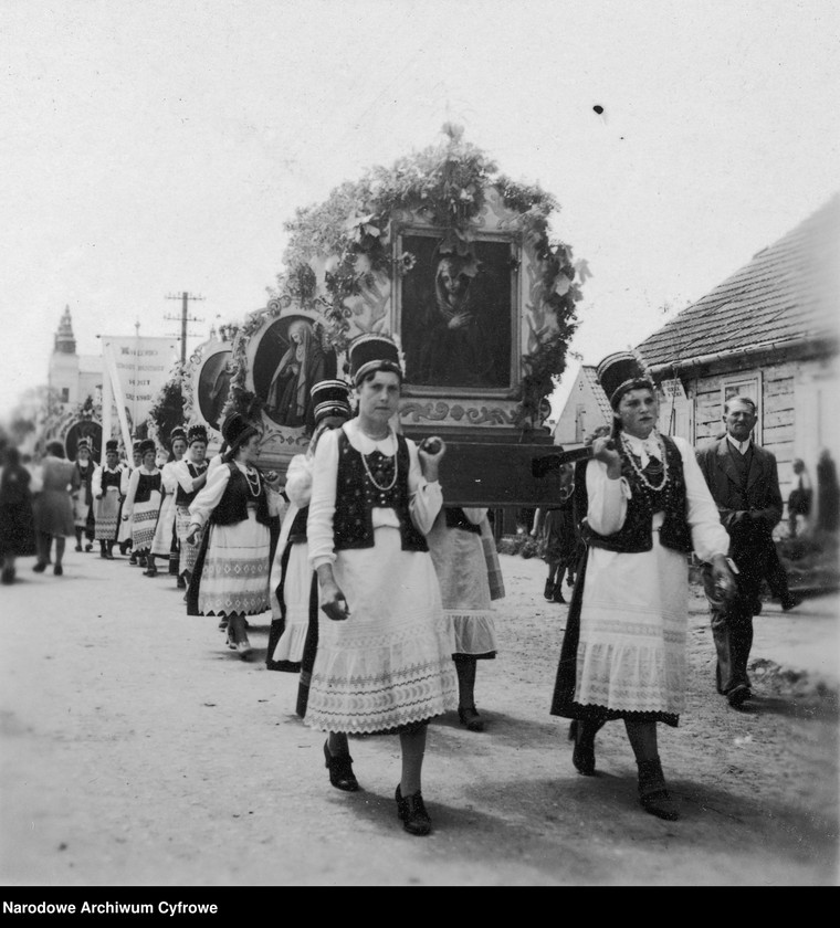 image.from.unit.number "Procesja Bożego Ciała we wsi Kadzidło na Kurpiach"