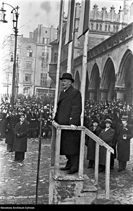 Obraz 3 z jednostki "Zbiórka pieniędzy w Krakowie na rzecz pomocy bezrobotnym pod hasłem „Święty Mikołaj dla dzieci bezrobotnych”"