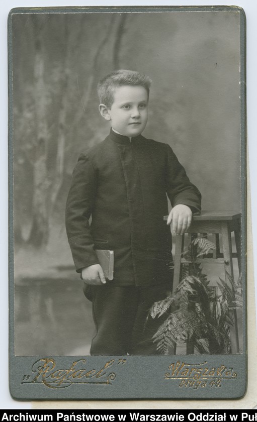 image.from.unit.number "Akta osobowe ucznia Klamkina Abe-Mole syna Arona /2 zdjęcia/"