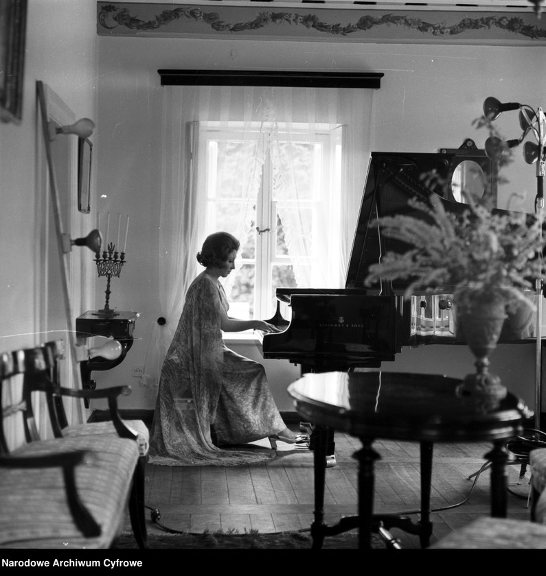 image.from.unit.number "Regina Smendzianka, pianistka"