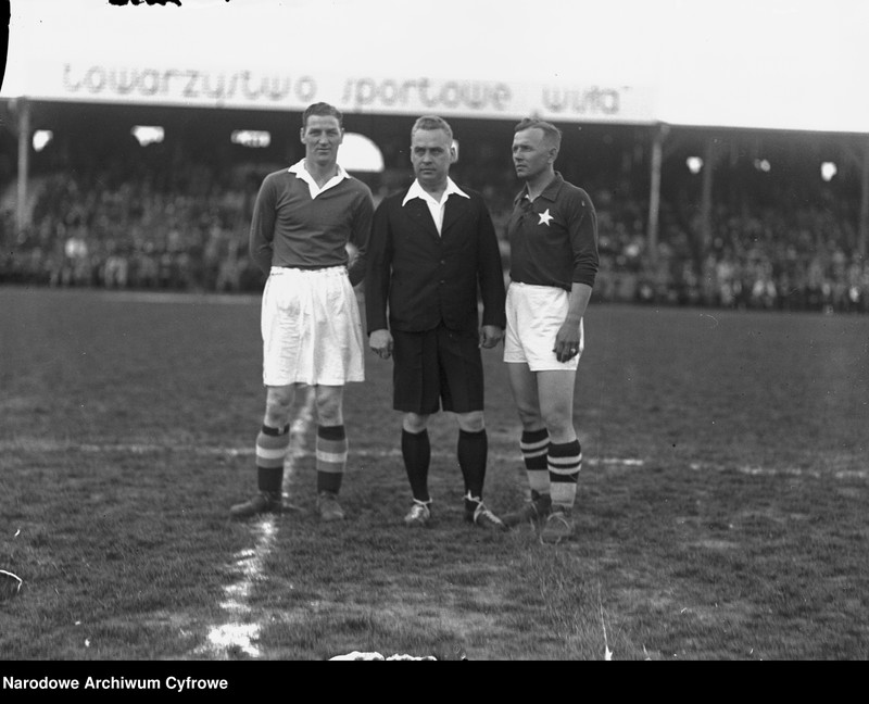 image.from.unit.number "Mecz piłki nożnej TS Wisła Kraków - Chelsea FC na stadionie Wisły Kraków rozegrany z okazji 30-lecia Towarzystwa Sportowego Wisła Kraków"