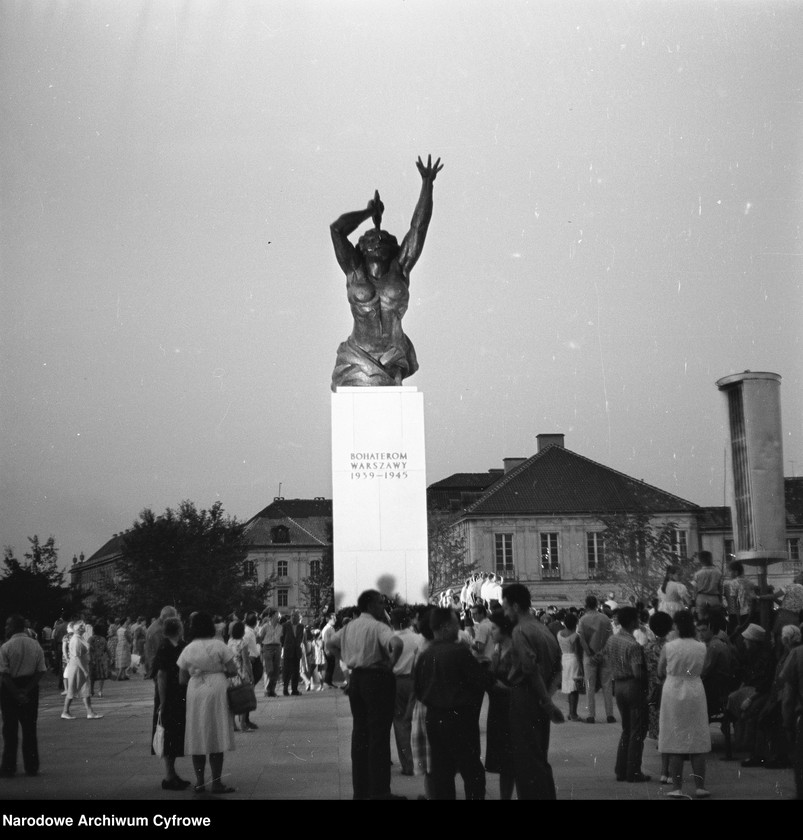 image.from.unit.number "Odsłonięcie Pomnika Bohaterów Warszawy (Nike) na pl. Teatralnym w Warszawie"