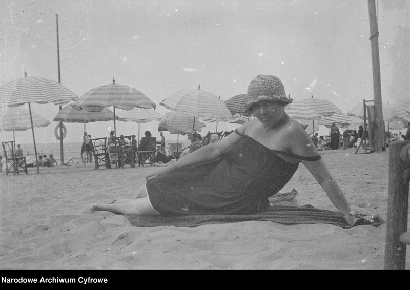 Obraz 7 z jednostki "Wypoczynek rodziny Lis-Olszewskich na plaży w Viareggio"