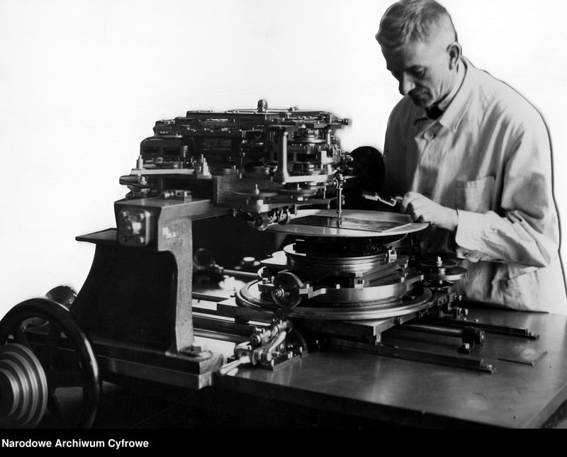 image.from.unit.number "Państwowa Wytwórnia Papierów Wartościowych w Warszawie"