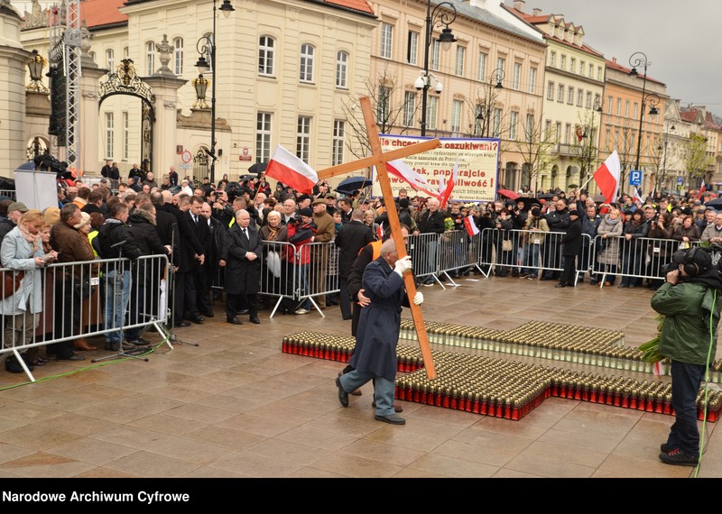 Obraz 19 z jednostki "Uroczystość upamiętniająca czwartą rocznicę katastrofy smoleńskiej"