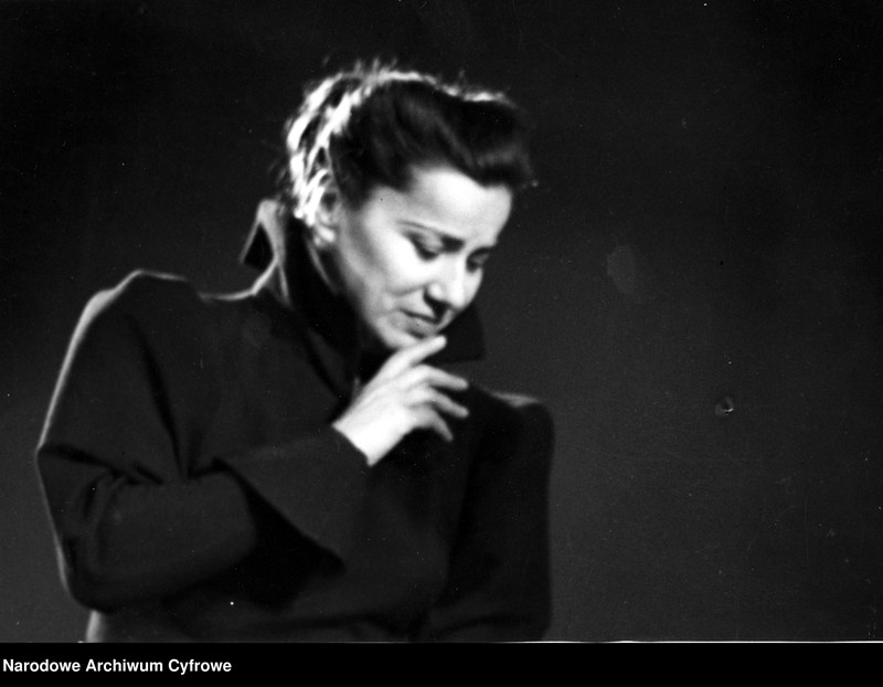 image.from.unit.number "Warszawa. Teatr Narodowy - sztuka "Maria Stuart""