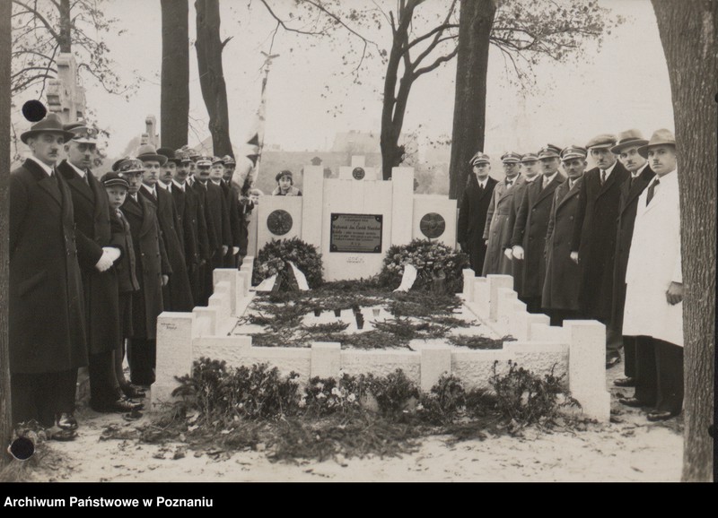 image.from.unit.number "Pomnik czterech powstańców wielkopolskich w Zbąszyniu."