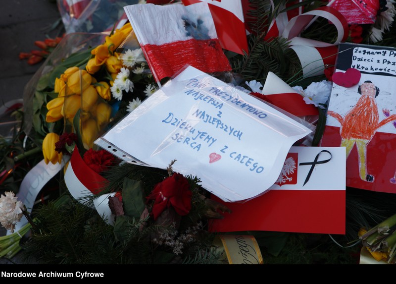 image.from.unit.number "Pogrzeb prezydenta Polski Lecha Kaczyńskiego i jego żony Marii Kaczyńskiej w Krakowie"