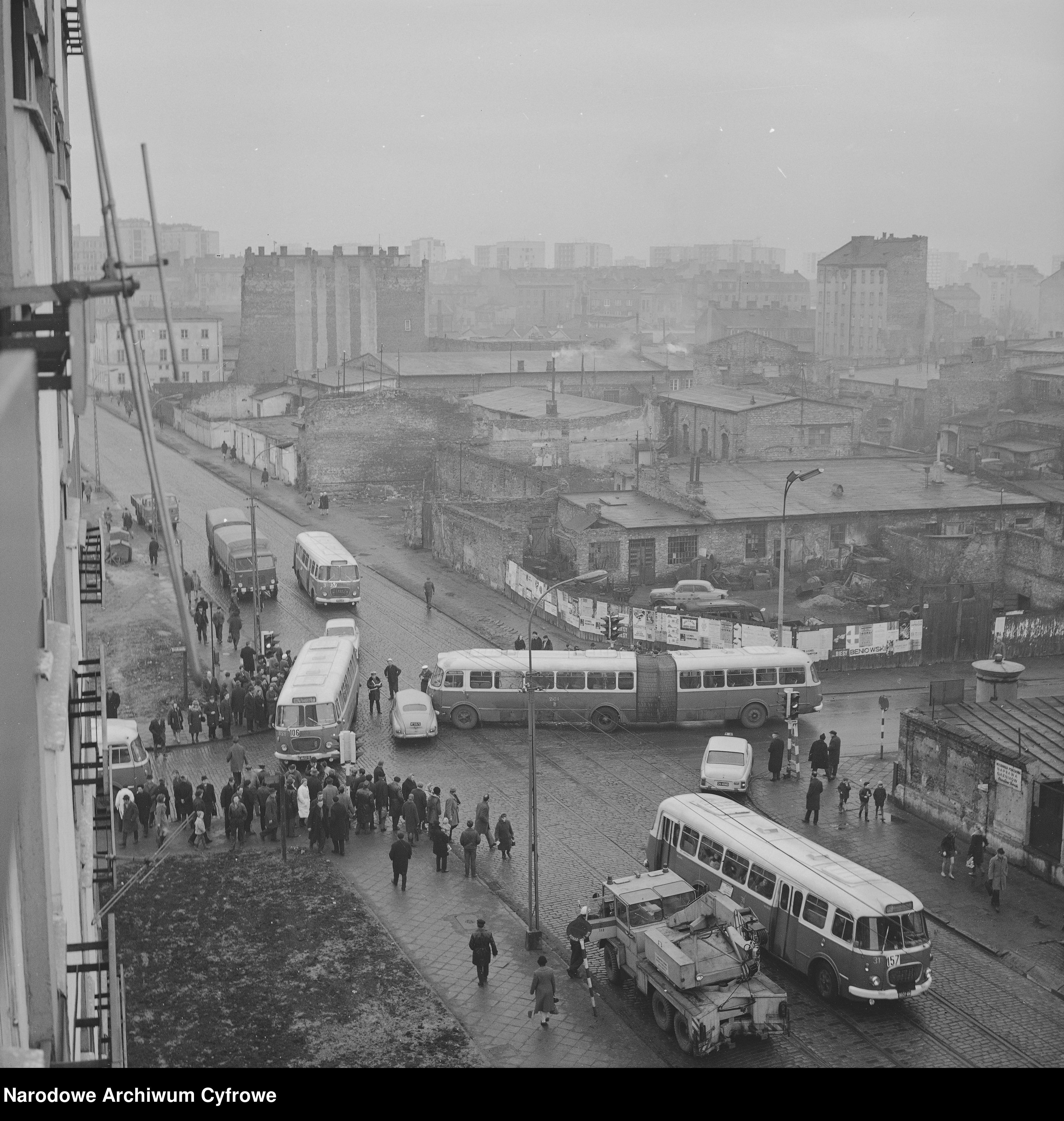 Skan z jednostki: Wypadek na skrzyżowaniu ulic Grzybowskiej i Żelaznej w Warszawie