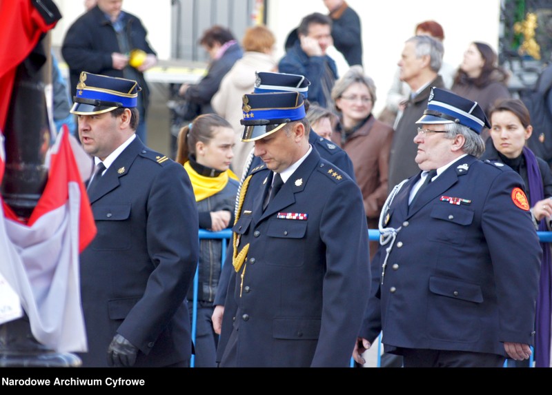 image.from.unit.number "Szósty dzień żałoby narodowej w Warszawie po katastrofie lotniczej w Smoleńsku"