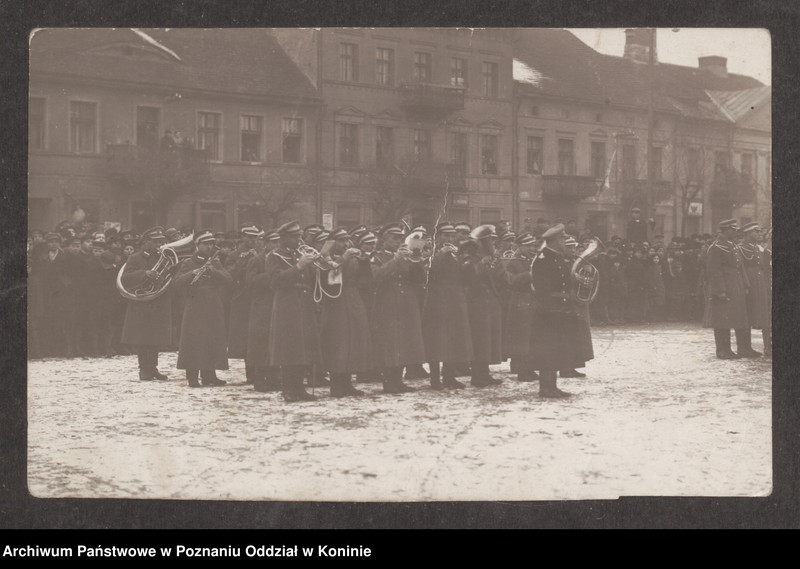 image.from.collection.number "Przysięga 6. szwadronu 2. Pułku Ułanów na rynku w Koninie"