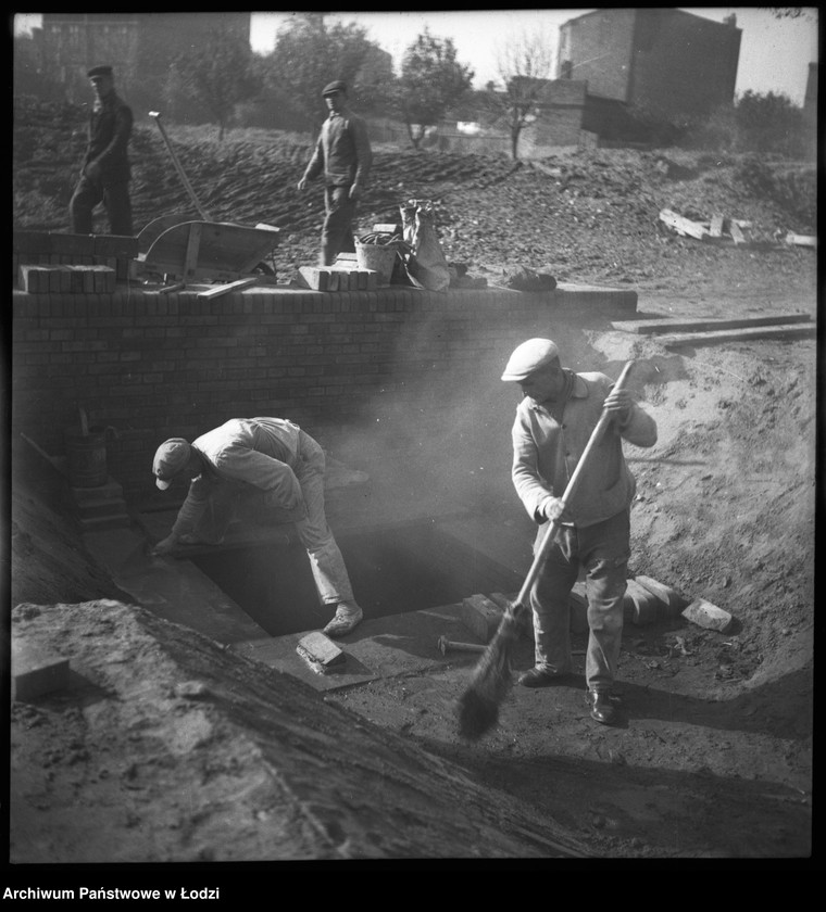 Obraz 1 z jednostki "Budowa - pracownik z miotłą"