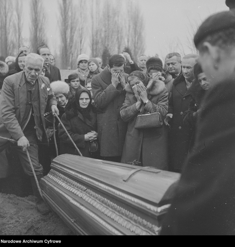 Obraz 11 z jednostki "Pogrzeb działacza Zjednoczonego Stronnictwa Ludowego w Warszawie"