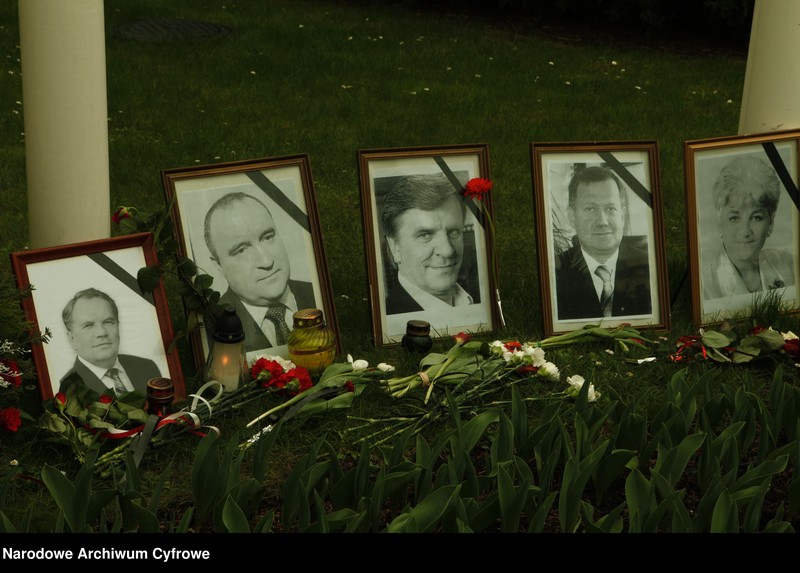 Obraz 15 z jednostki "Trzeci dzień żałoby narodowej w Warszawie po katastrofie lotniczej w Smoleńsku"