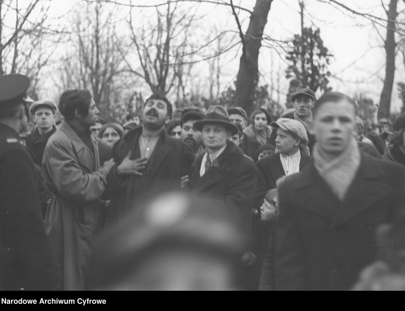 Obraz 16 z jednostki "Pogrzeb przywódcy narodu cygańskiego Matejasza Kwieka"