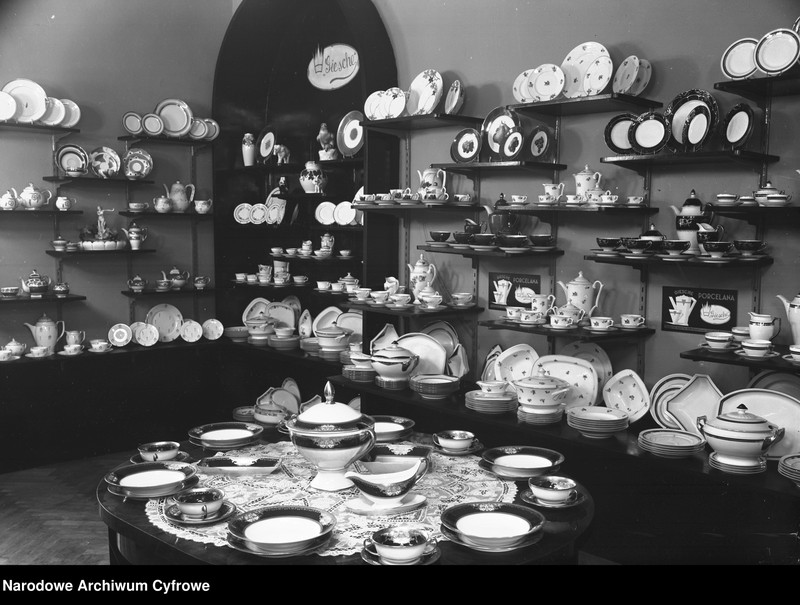 Obraz 6 z jednostki "Sklep z wyrobami z porcelany i szkła Jakuba Grossa przy Rynku Głównym 30 w Krakowie"