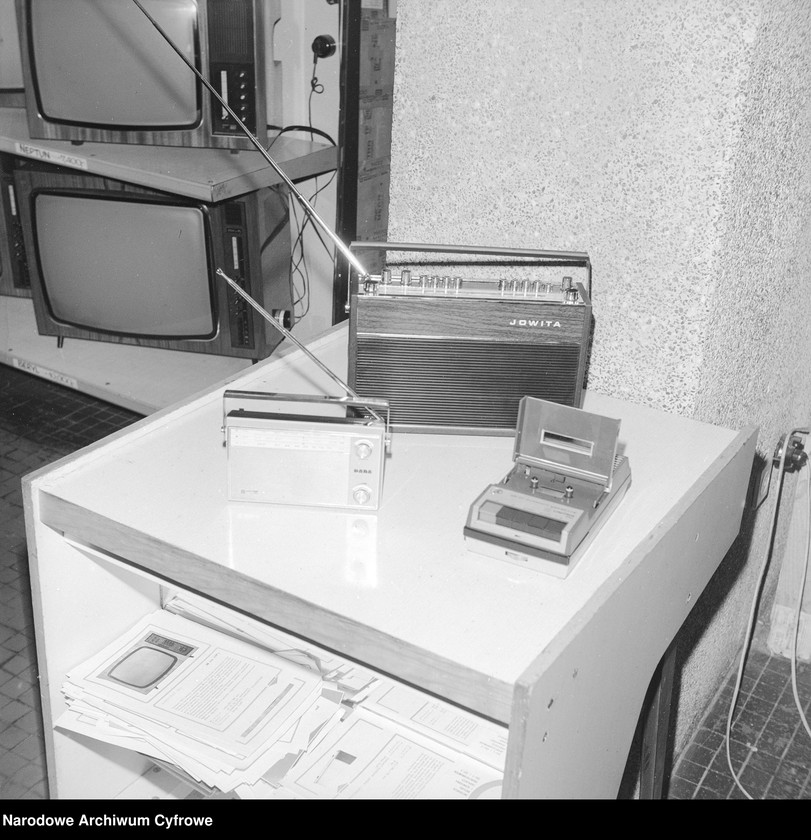 image.from.unit.number "Sklep RTV przy ul. Żelaznej w Warszawie"