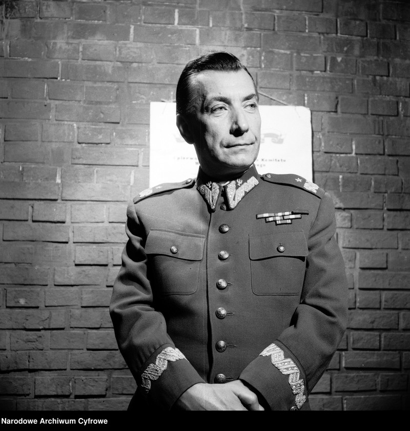 image.from.unit.number "Warszawa. Teatr Powszechny - sztuka "Kolumbowie rocznik 20""