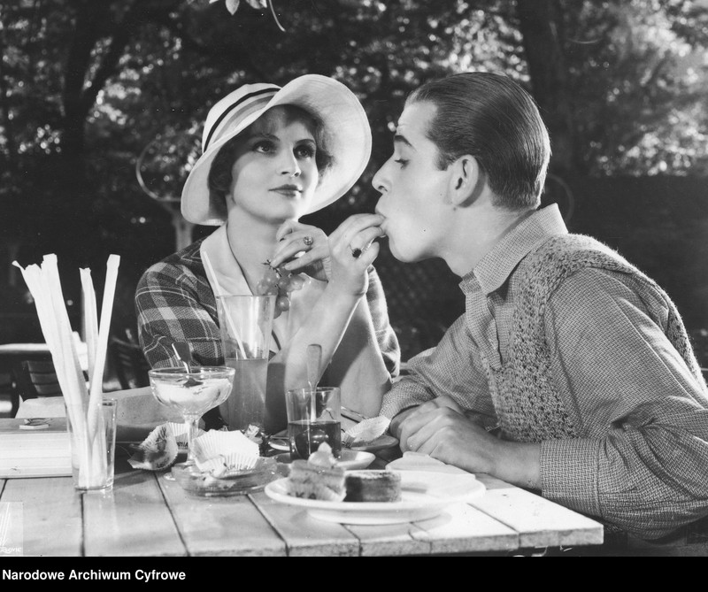 image.from.unit.number "Film "Zamarłe echo""