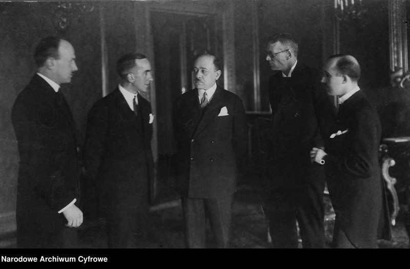 image.from.unit.number "Nawiązanie stosunków dyplomatycznych między Polską a Iranem"