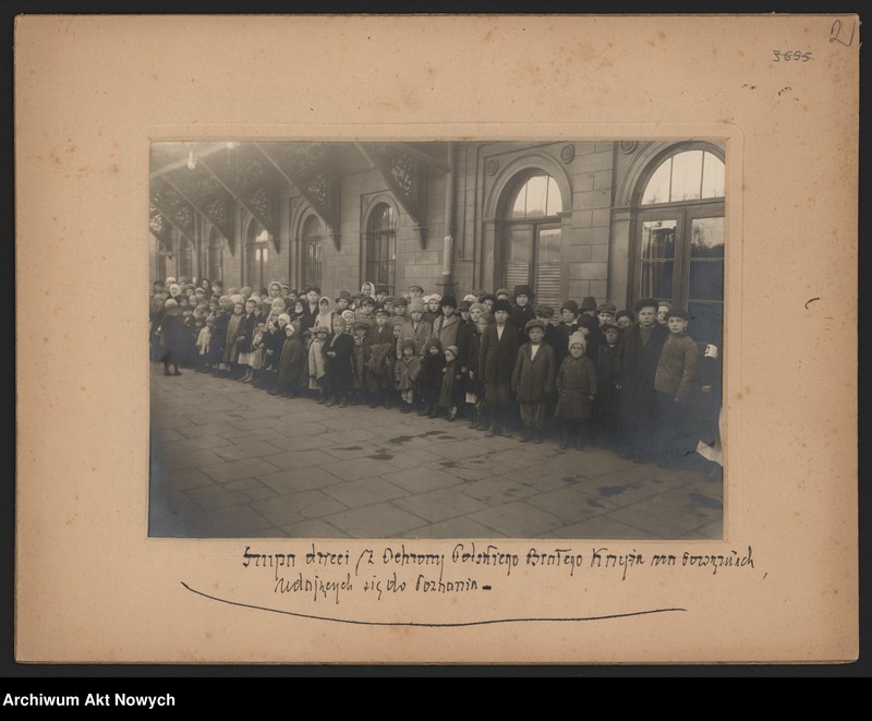 image.from.unit.number "Działalność H. Paderewskiej w Polskim Białym Krzyżu. Działalność Polskiego Białego Krzyża. Fotografie t.II"