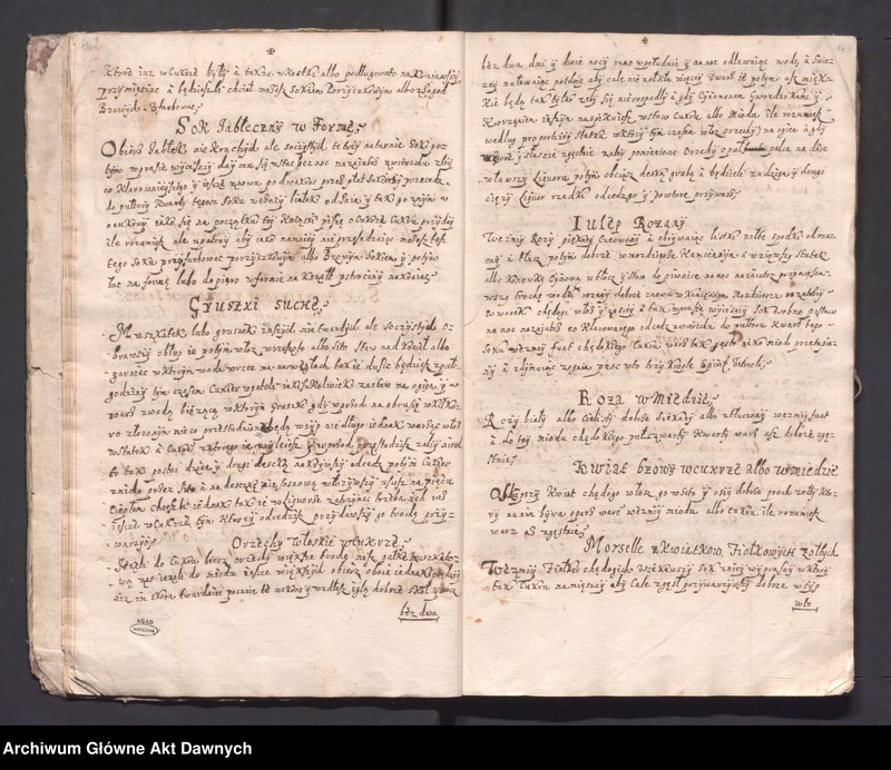 image.from.unit.number "„Moda bardzo dobra smażenia różnych konfektów i innych słodkości, a także przyrządzania wszelakich potraw, pieczenia chleba i inne sekreta gospodarskie i kuchenne” (brak karty tytułowej, wycięta w celu zatarcia proweniencji)."