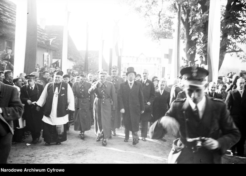 image.from.unit.number "Przeniesienie trumny z prochami hetmana Stefana Czarnieckiego do sarkofagu w Czarncy"