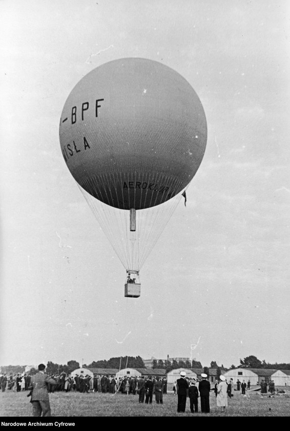 image.from.unit.number "Zawody balonowe juniorów zorganizowane przez sekcję balonową Aeroklubu Warszawskiego"