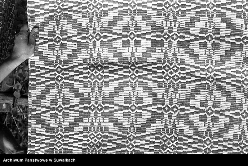 image.from.unit.number "Wystawa etnograficzna w Muzeum Ziemi Suwalskiej w Suwałkach."