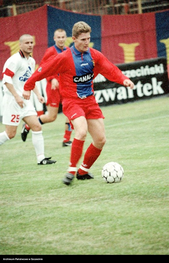 image.from.unit.number "Mecz piłki nożnej Pogoń Szczecin-Łódzki Klub Sportowy 2 sierpnia 1998 roku (1:1)"